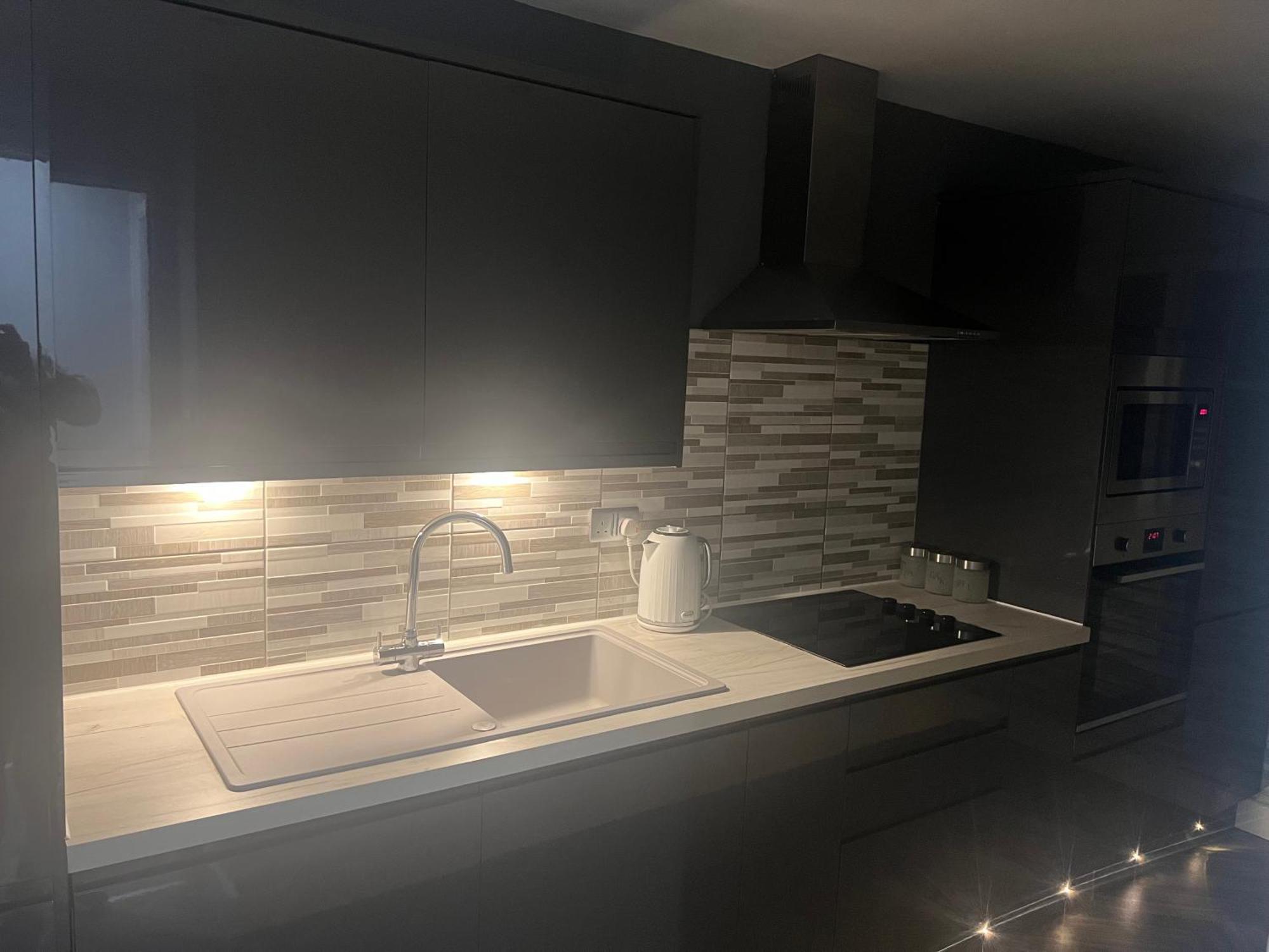 Broadway Retreat With Free Parking Apartment Херн Бей Екстериор снимка