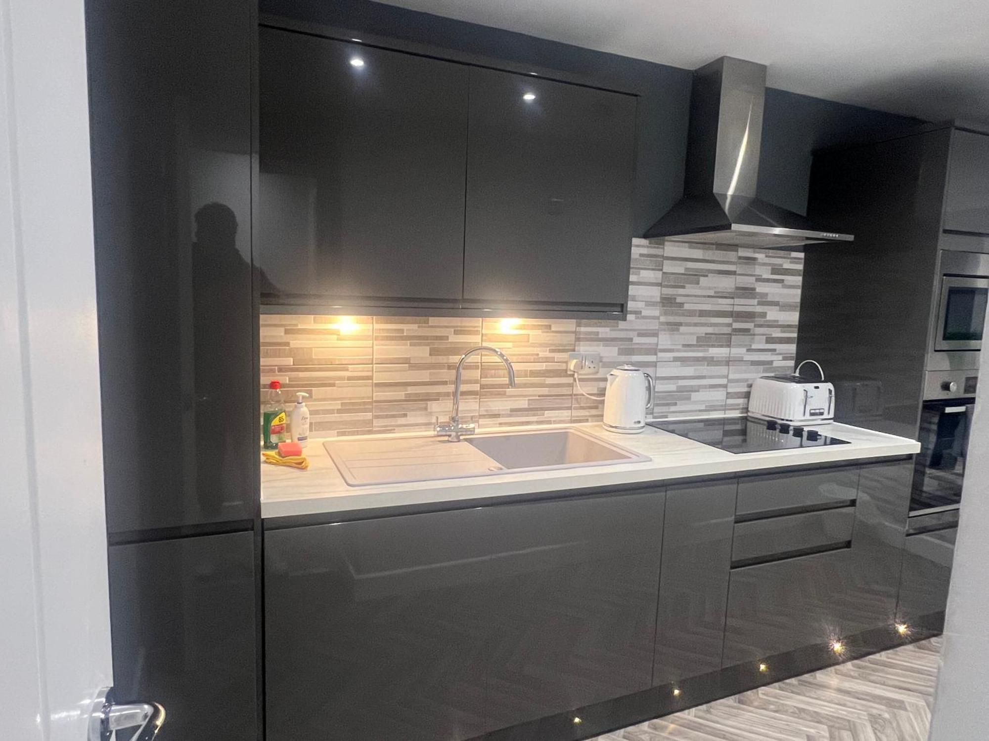 Broadway Retreat With Free Parking Apartment Херн Бей Екстериор снимка